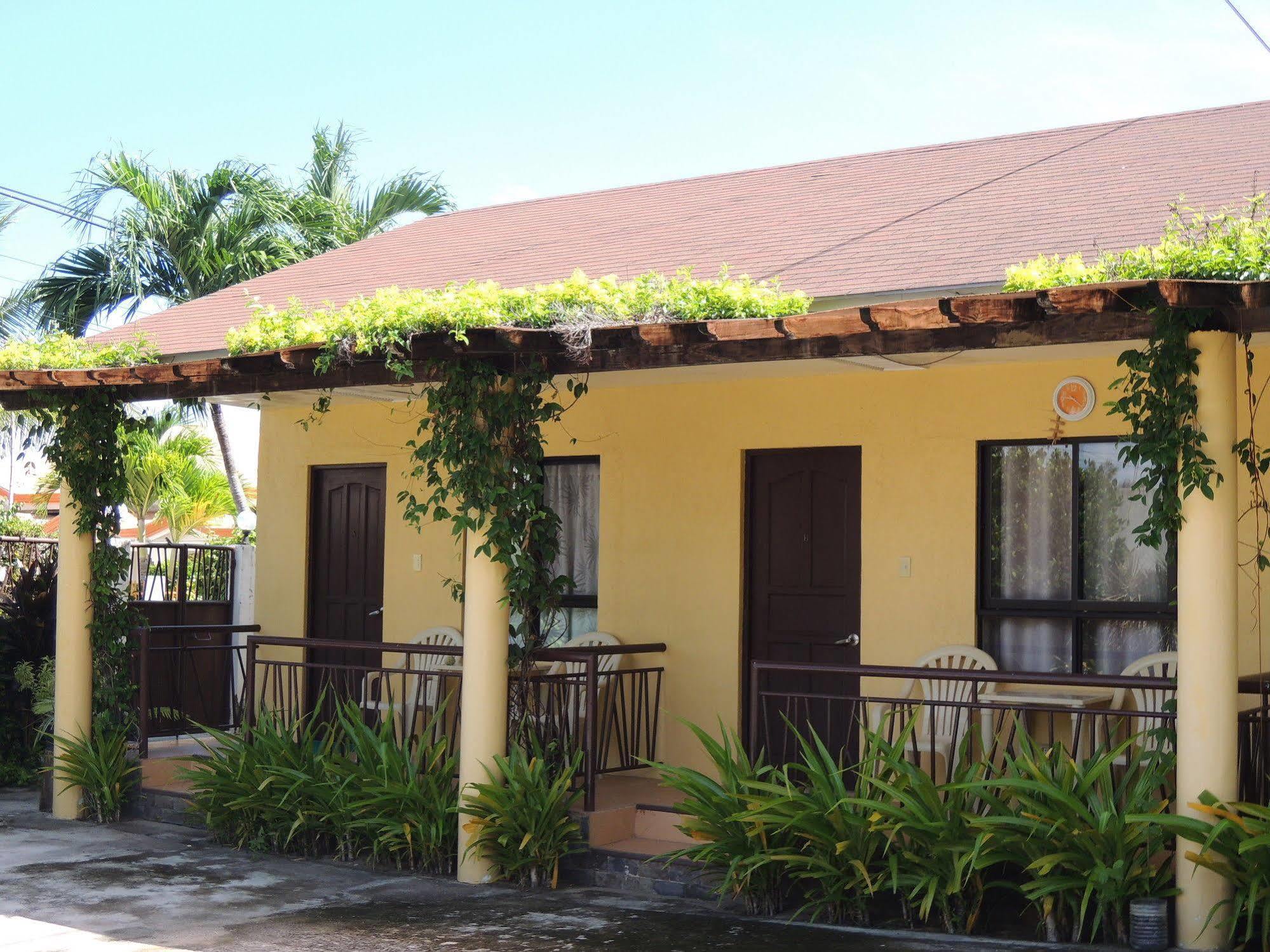 Palms Seaside Inn And Resort Medellin Buitenkant foto