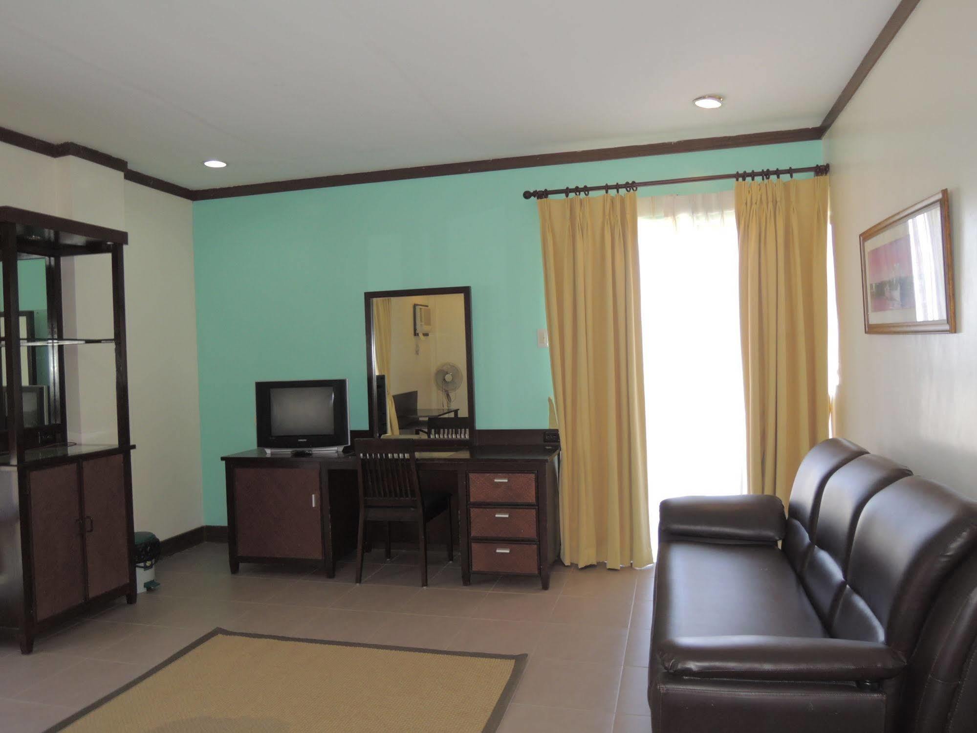 Palms Seaside Inn And Resort Medellin Buitenkant foto
